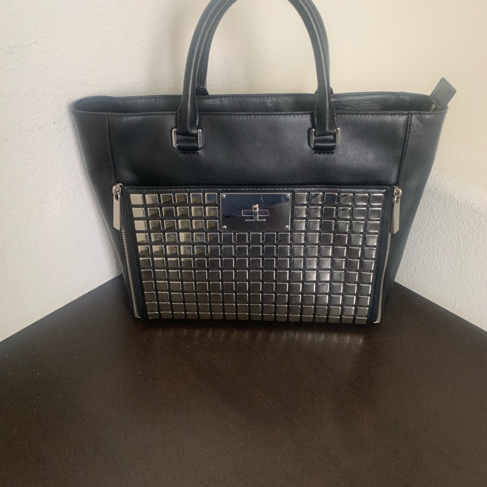 Michael Kors Black Leather and Silver Grid Handbag. - Picture 2 of 15